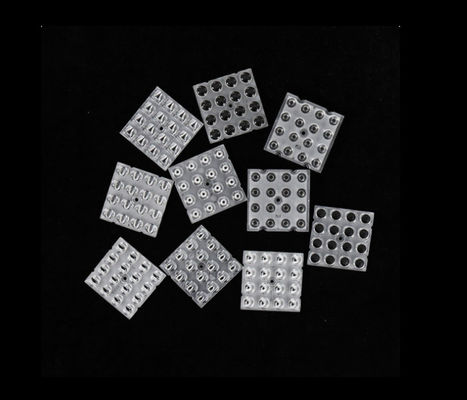 Kompaktowe soczewki LED o wymiarach 50x50 mm przeznaczone do precyzyjnego sterowania światłem w oświetleniu zewnętrznym